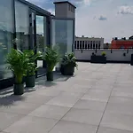 Open Garden Hostel *