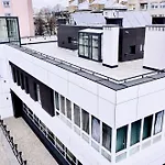 Open Garden Hostel *