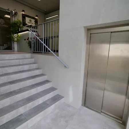 Open Garden Hostel *